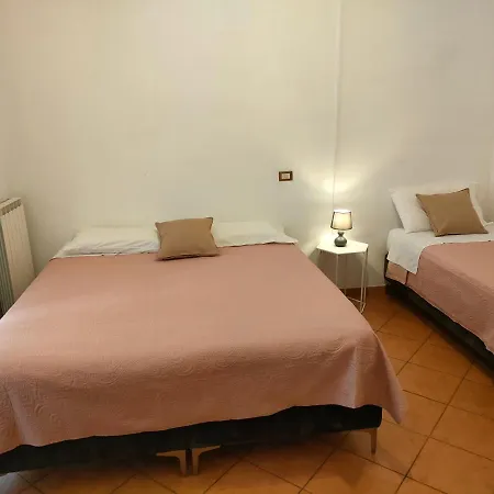 Vittorio Ll House Pensión